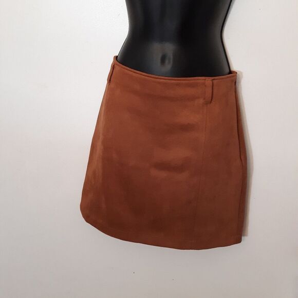 Haute Monde Dresses & Skirts - Haute Monde Size Large Faux Suede Mini Skirt